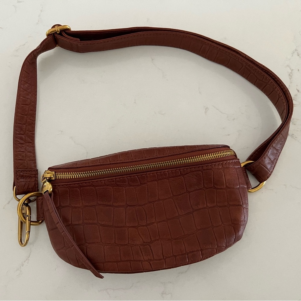 Hobo fern belt bag/ brandy crocodile embossed